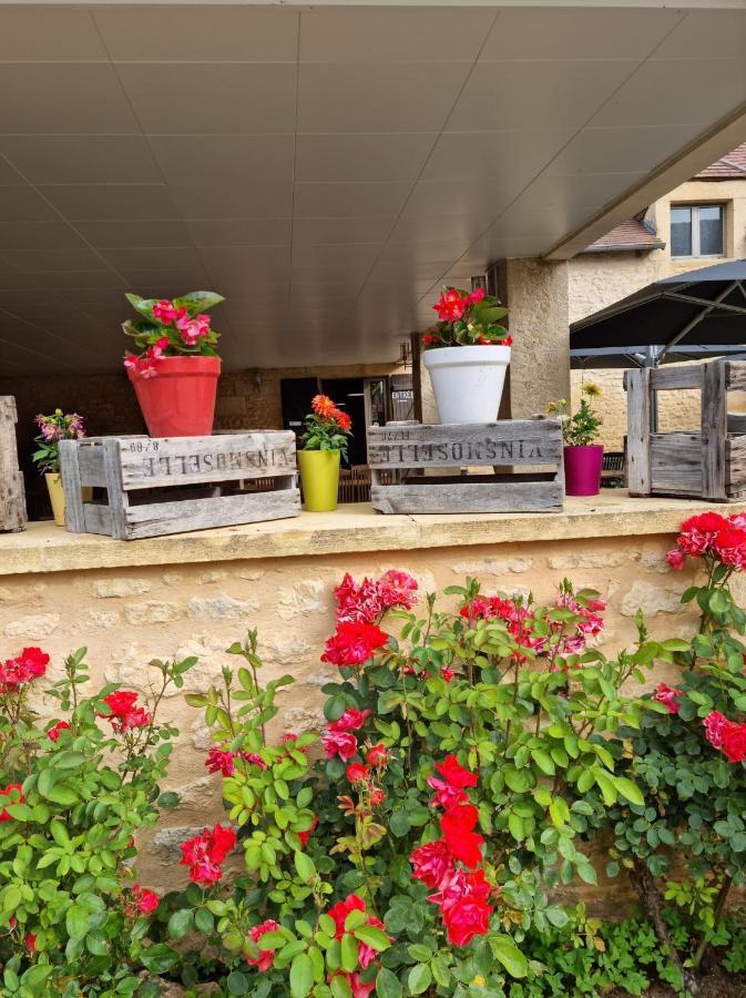 Le 4 Bed and Breakfast Montignac-Lascaux Exteriör bild