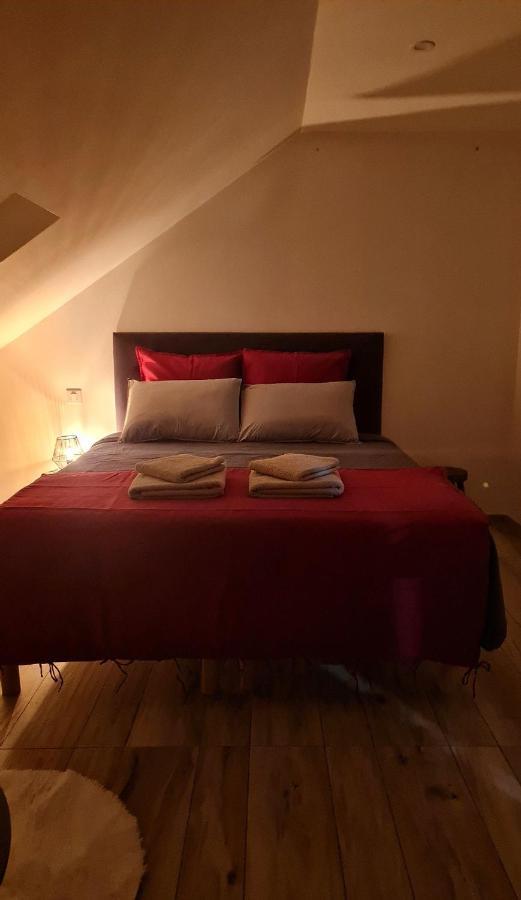 Le 4 Bed and Breakfast Montignac-Lascaux Exteriör bild